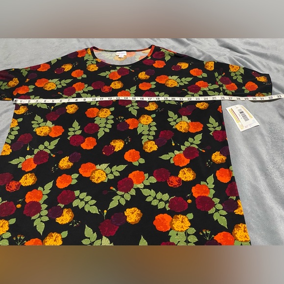 OVERSIZED C PICS CLOSET CLEAR OUT ON ALL LULAROE MAKE AN OFFER BUNDLE NWT MEDIUM - Picture 11 of 11